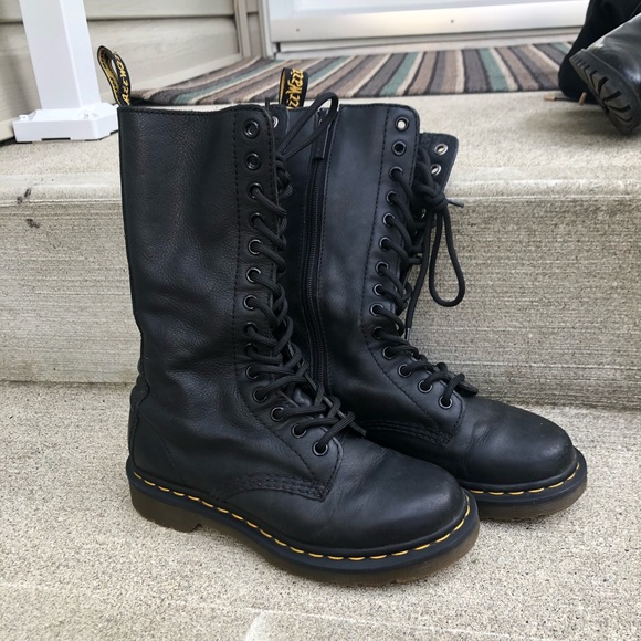Dr Marten boots - Picture 1 of 3